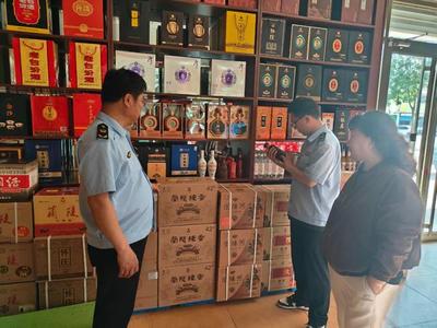 陽信水落坡市場監管所開展"特供酒"清源打鏈專項行動